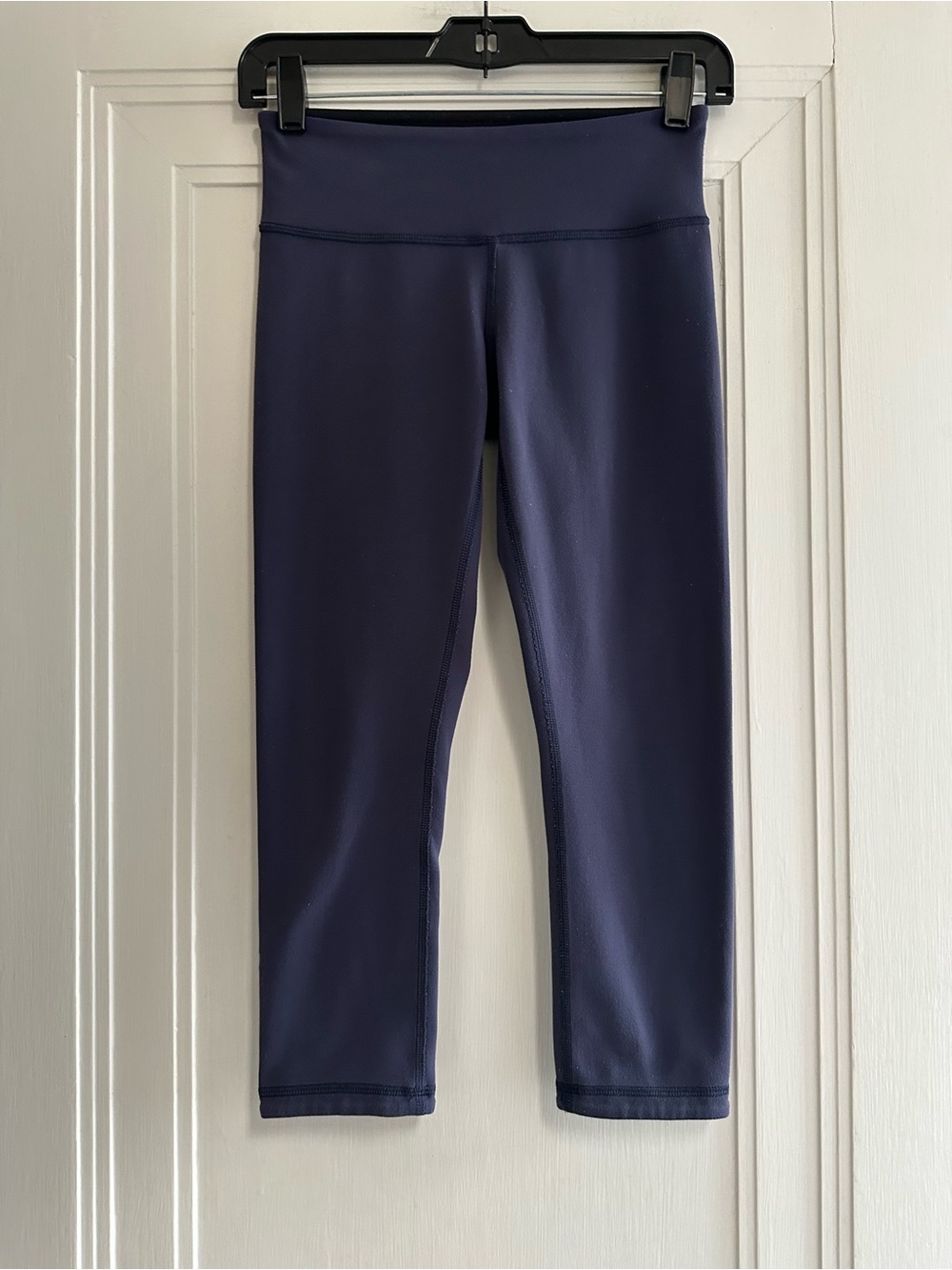 Lululemon Reversible Mid-Rise Crop Leggings in Blue/Black - Size 4